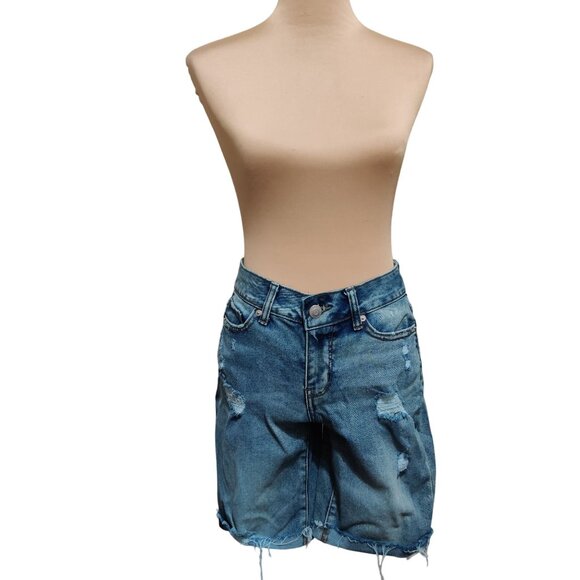 Time and Tru 4 Distressed Denim Bermuda Shorts Raw Hem Mid Rise Grunge Casual - Picture 2 of 8